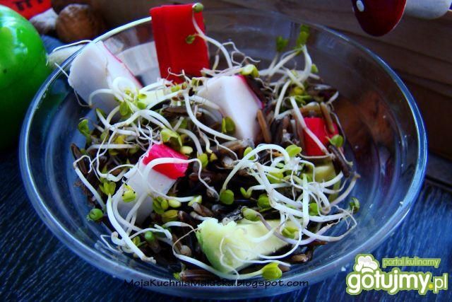 Sałatka z ryżu dzikiego i brokuł