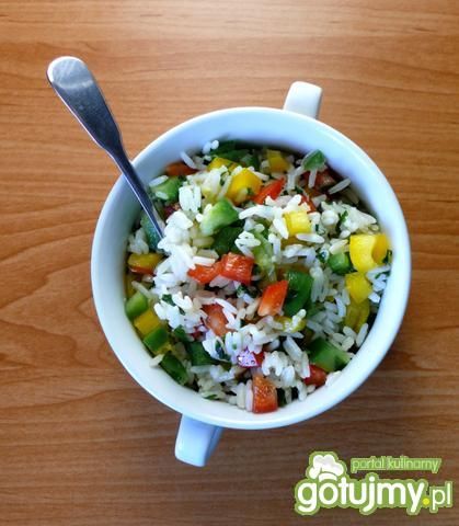 Sałatka z ryżu i papryki