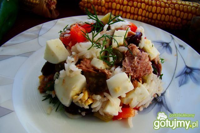 Sałatka z ryżu z tuńczykiem  Sałatka z ryżu z tuńczykiem