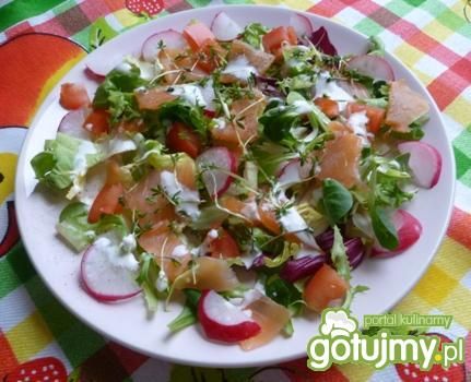 Sałatka z rzeżuchą i łososiem  Sałatka z rzeżuchą i łososiem