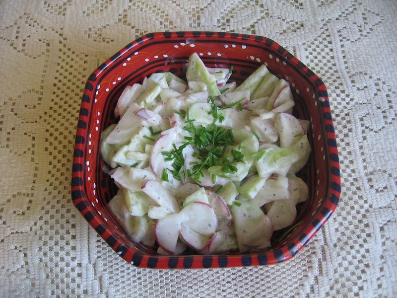 Sałatka z rzodkiewek i ogórka