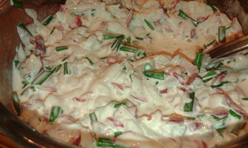 Sałatka z rzodkiewką Sałatka z rzodkiewką