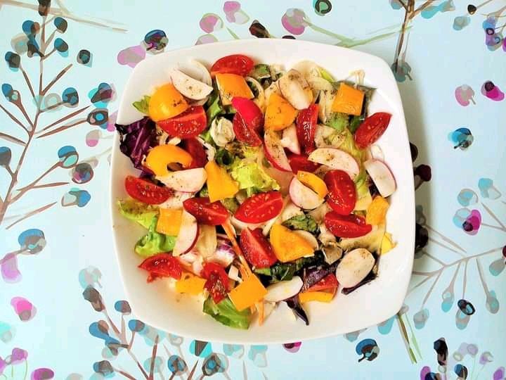 Sałatka z rzodkiewką Sałatka z rzodkiewką