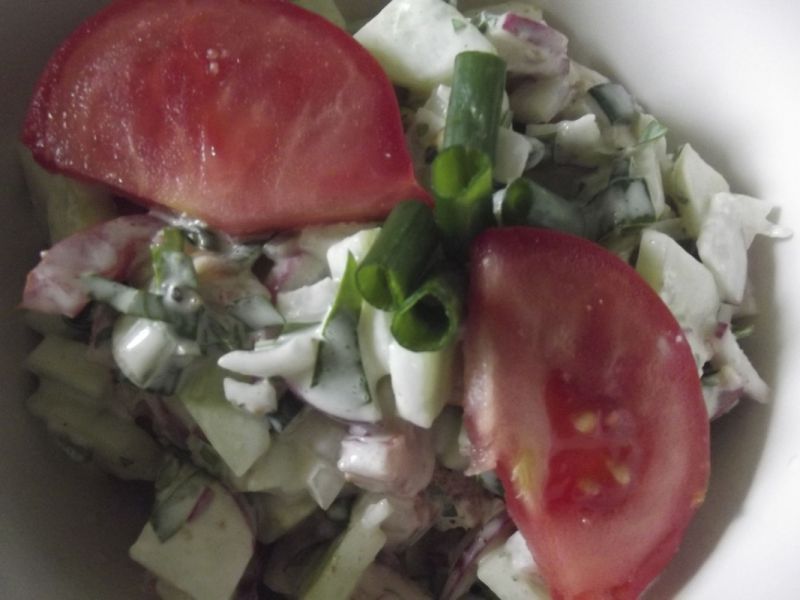 Sałatka z rzodkiewką i kotletem