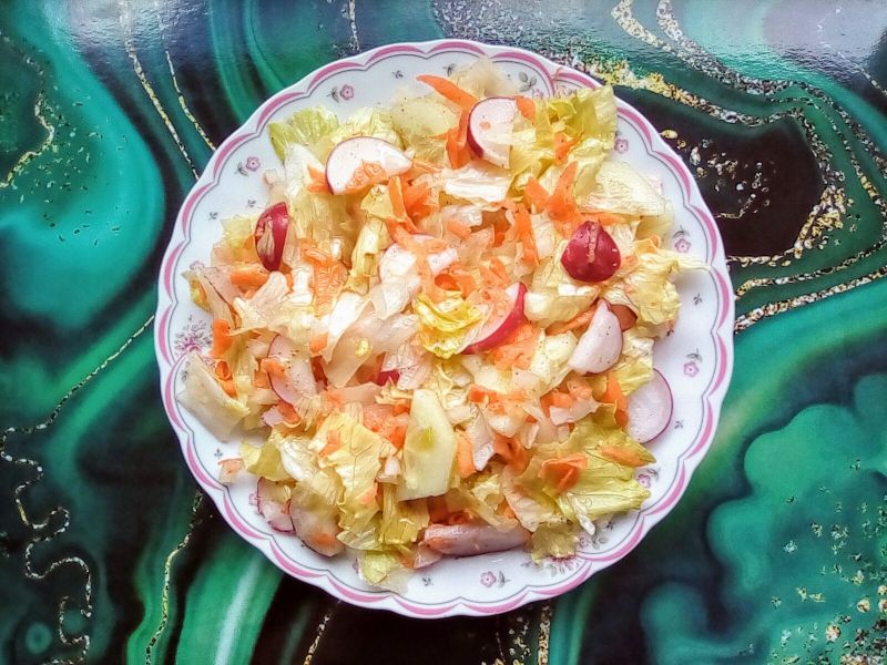 Sałatka z rzodkiewką i marchewką