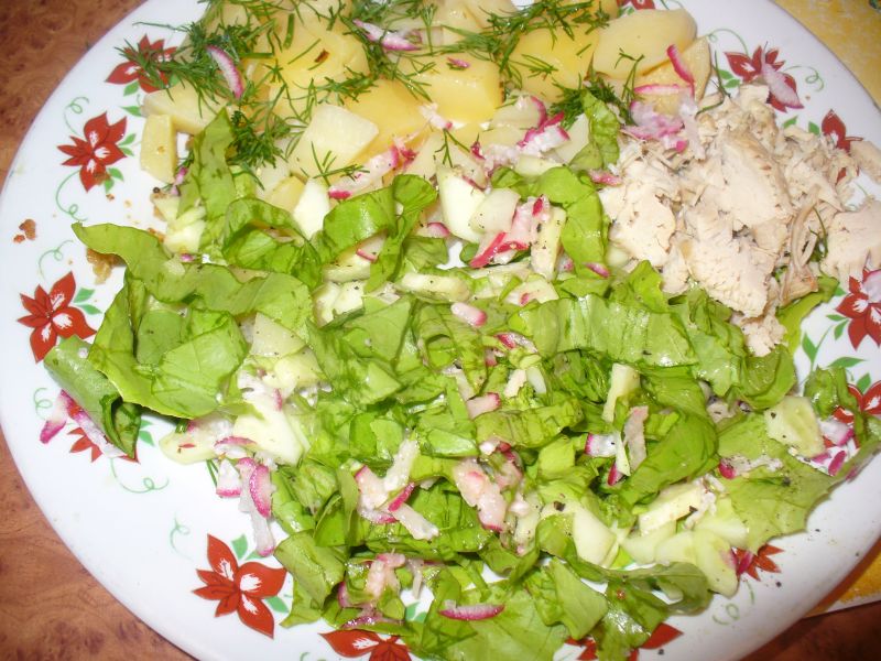 Sałatka z rzodkiewką i ogórkiem do obiadu