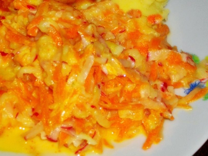 Sałatka z rzodkiewki, gruszki, ogórka i marchewki Sałatka z rzodkiewki, gruszki, ogórka i marchewki