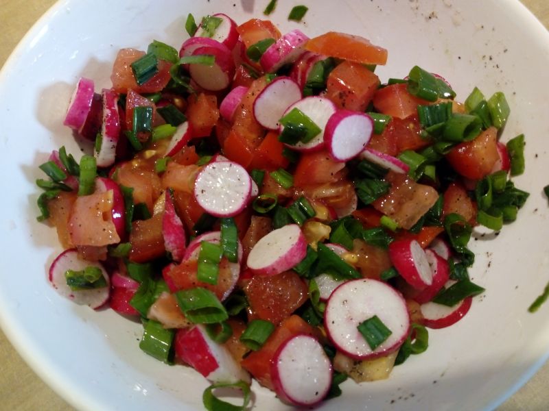 Sałatka z rzodkiewki i pomidora Sałatka z rzodkiewki i pomidora