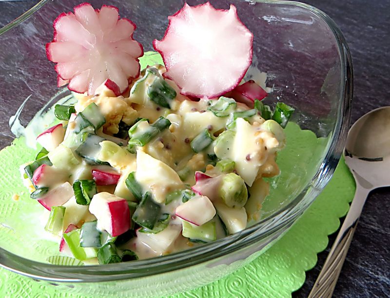 Sałatka z rzodkiewki i szczypiorku