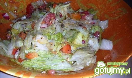 Sałatka z sałaty lodowej i pomidora