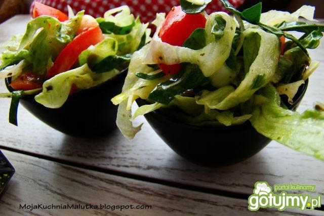 Sałatka z sałaty lodowej i szpinaku  Sałatka z sałaty lodowej i szpinaku