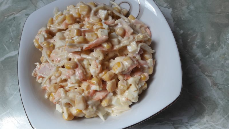 Sałatka z selera i kukurydzy