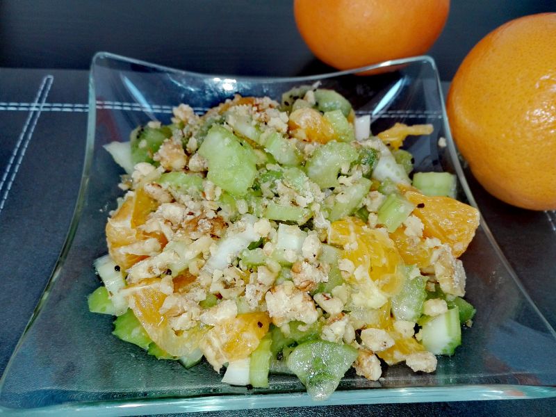 Sałatka z selera naciowego i pomarańczy