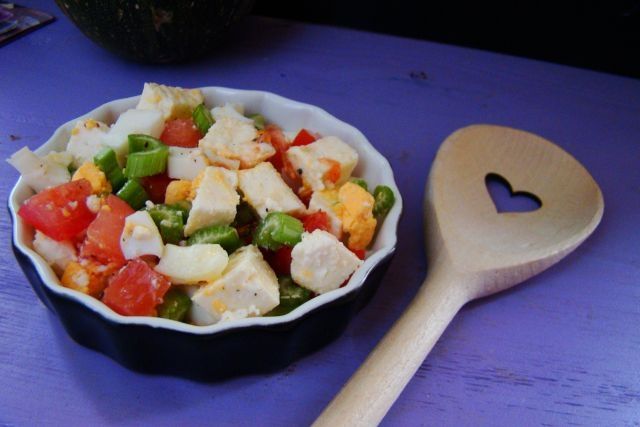 Sałatka z selera naciowego i sera Capreggio