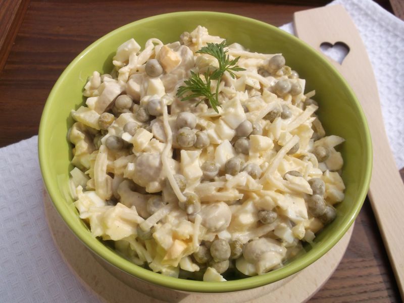 Sałatka z selera,pieczarek i zielonego groszku Sałatka z selera,pieczarek i zielonego groszku