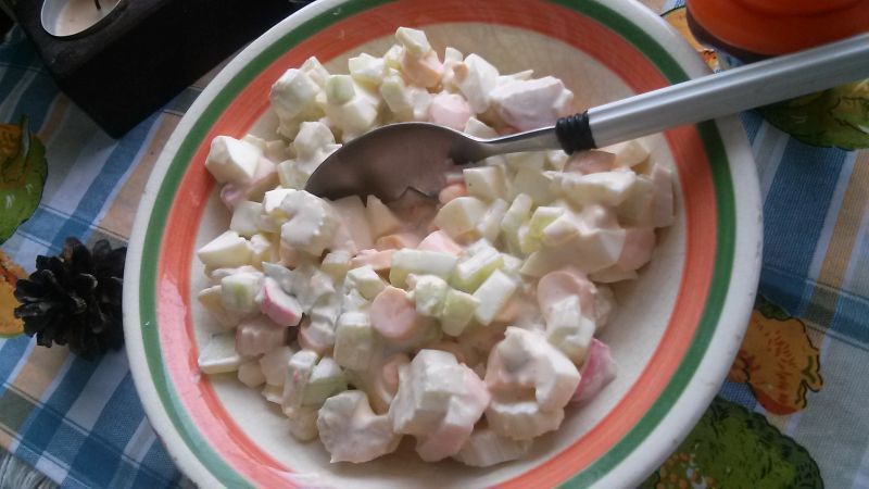 Sałatka z selera surimi i sera Sałatka z selera surimi i sera