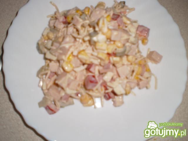 Sałatka z selerem i szynką  Sałatka z selerem i szynką