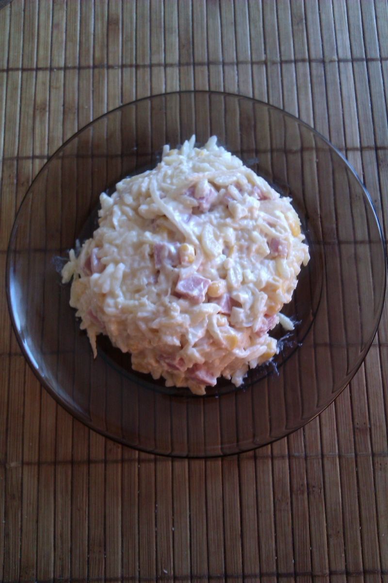 Sałatka z selerem konserwowym i ananasem