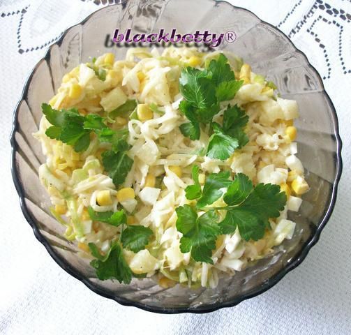 Sałatka z selerem kukurydza i ananasem Sałatka z selerem kukurydza i ananasem