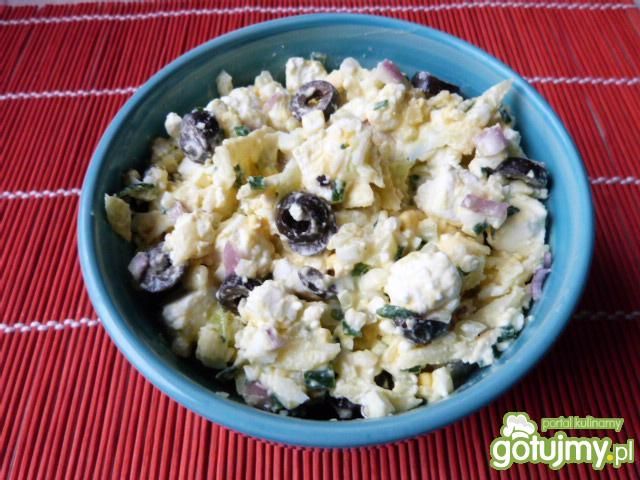 Sałatka z sera feta z oliwkami