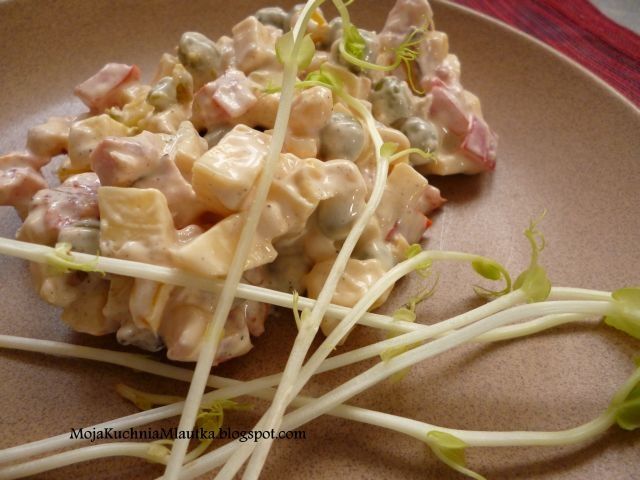 Sałatka z sera zółtego 