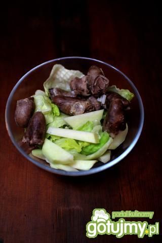 Sałatka z serduszkami drobiowymi Sałatka z serduszkami drobiowymi