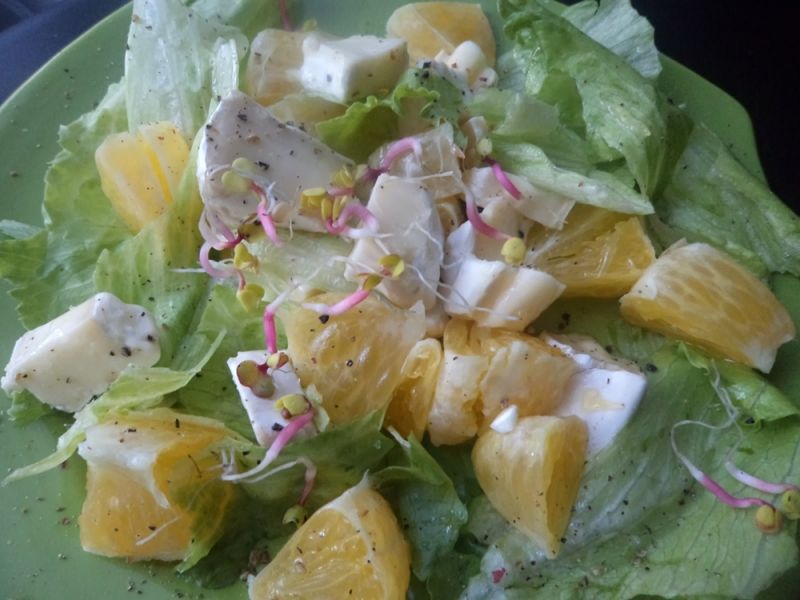Sałatka z serem camembert Sałatka z serem camembert