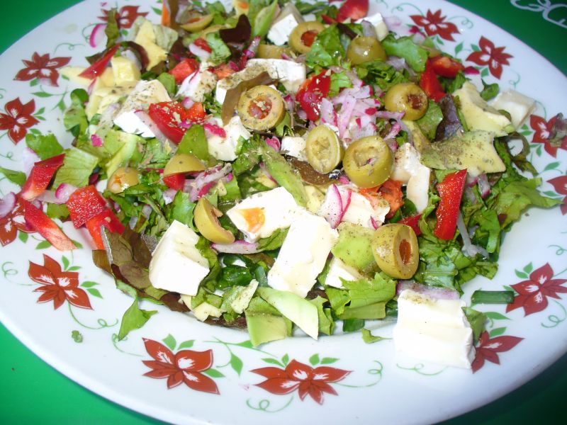 Sałatka z serem camembert