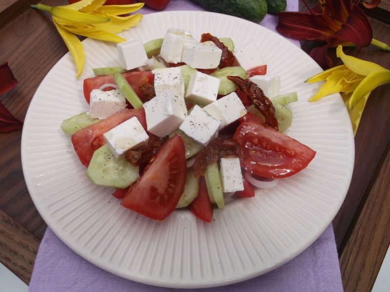 Sałatka z serem feta. Sałatka z serem feta.