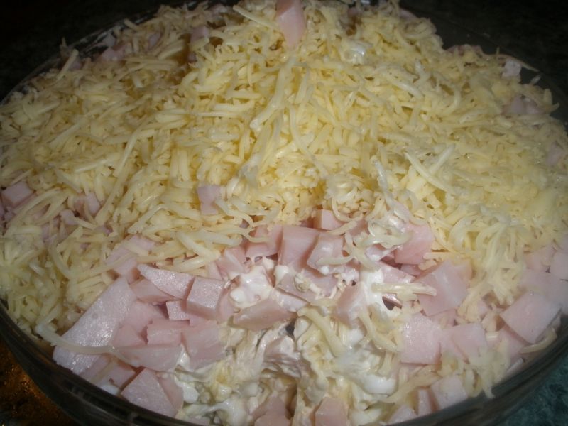 Sałatka z serem i szynką