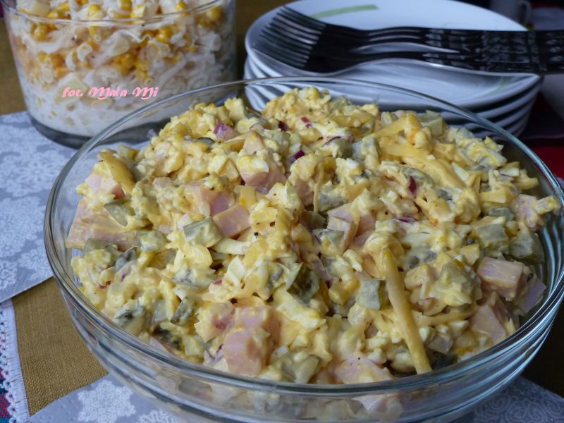 Sałatka z serem i szynką Sałatka z serem i szynką