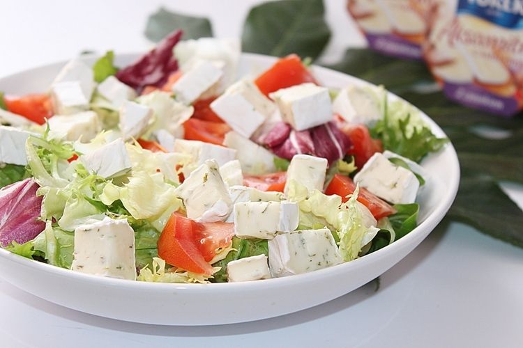 Sałatka z serkiem pleśniowym Aksamitnym CAMEMBERT
