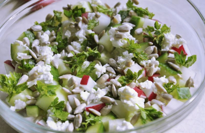 Sałatka z serkiem wiejskim  Sałatka z serkiem wiejskim