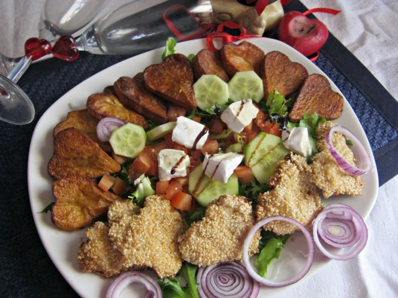 Sałatka z sezamowym kurczakiem- walentynkowa