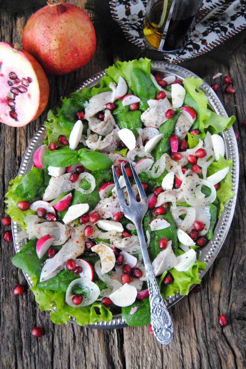 Sałatka z śledziem i granatem