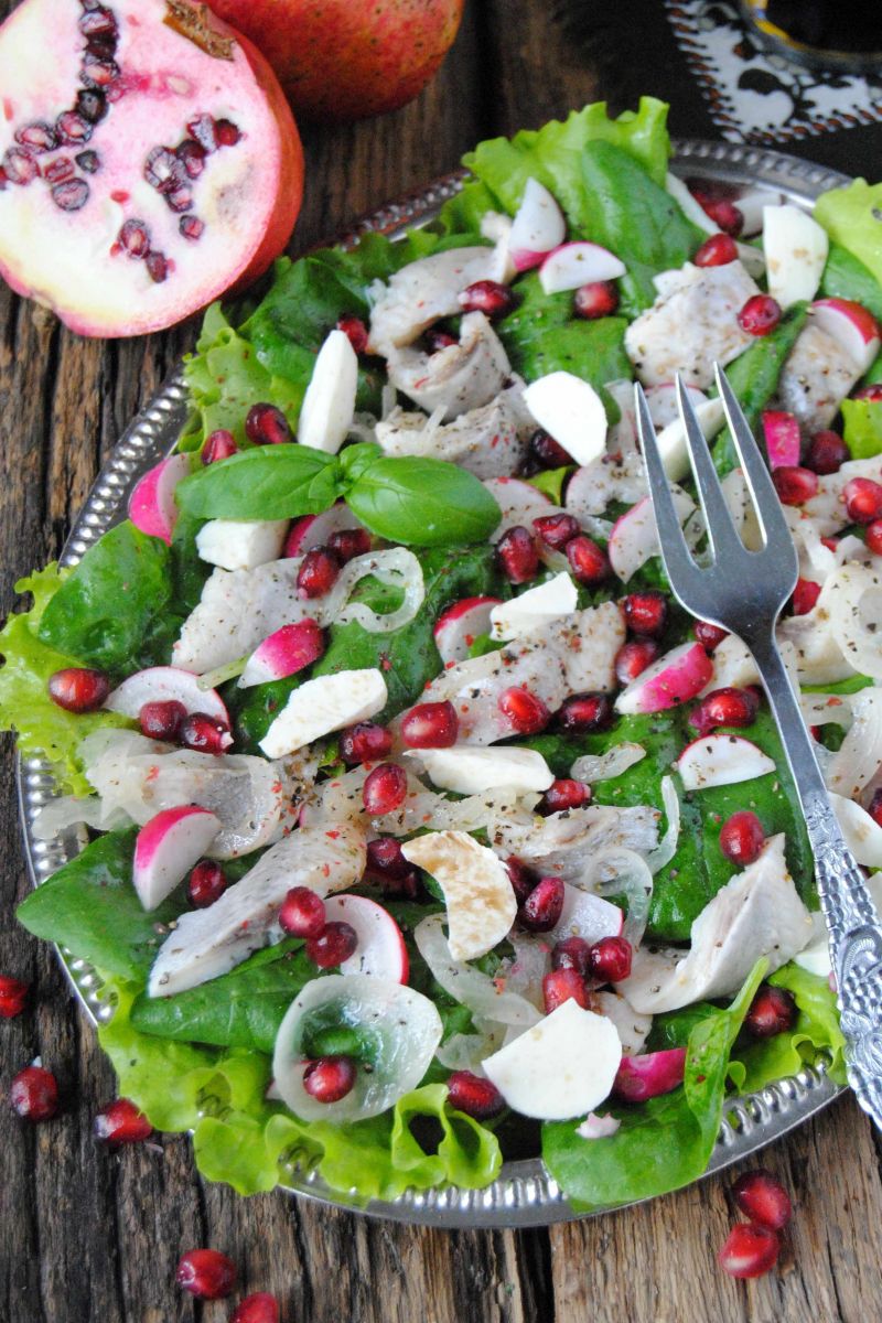 Sałatka z śledziem i granatem