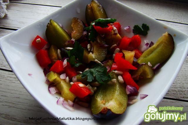 Sałatka z śliwką i słonecznikiem  Sałatka z śliwką i słonecznikiem