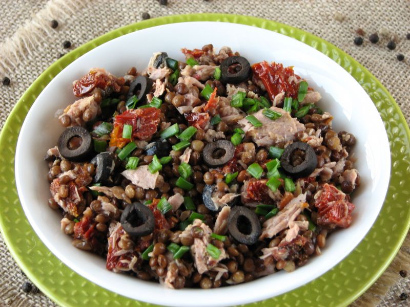 Sałatka z soczewicą i tuńczykiem Sałatka z soczewicą i tuńczykiem