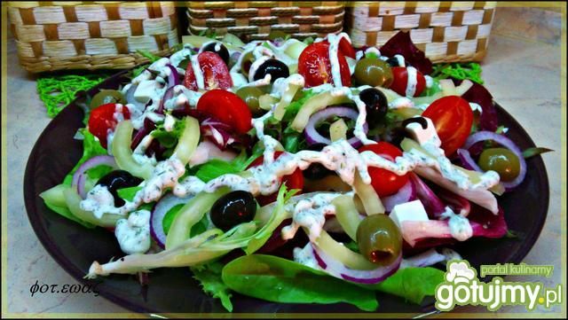 Sałatka z sosem jogurtowo ziołowym