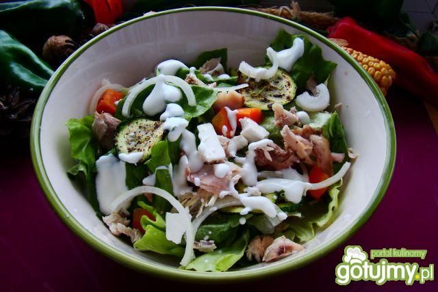 Sałatka z sosem jogutowym  Sałatka z sosem jogutowym