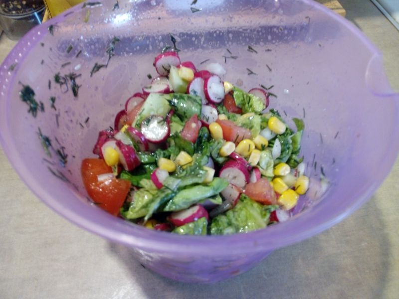 Sałatka z sosem musztardowym  Sałatka z sosem musztardowym