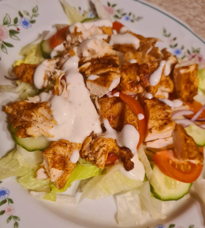 Sałatka z sosem śmietankowym