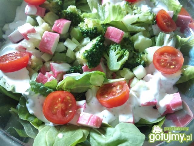 Sałatka z surimi i brokułami Sałatka z surimi i brokułami