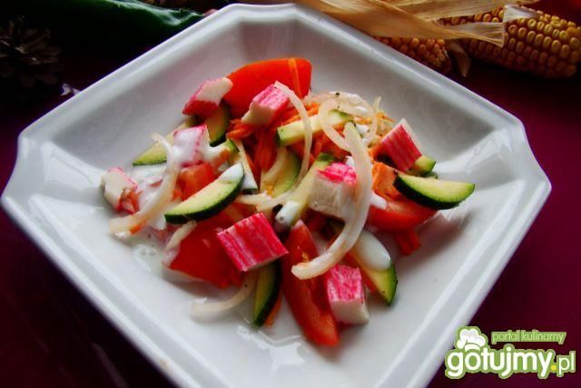 Sałatka z surimi i cukinia z sosem  Sałatka z surimi i cukinia z sosem