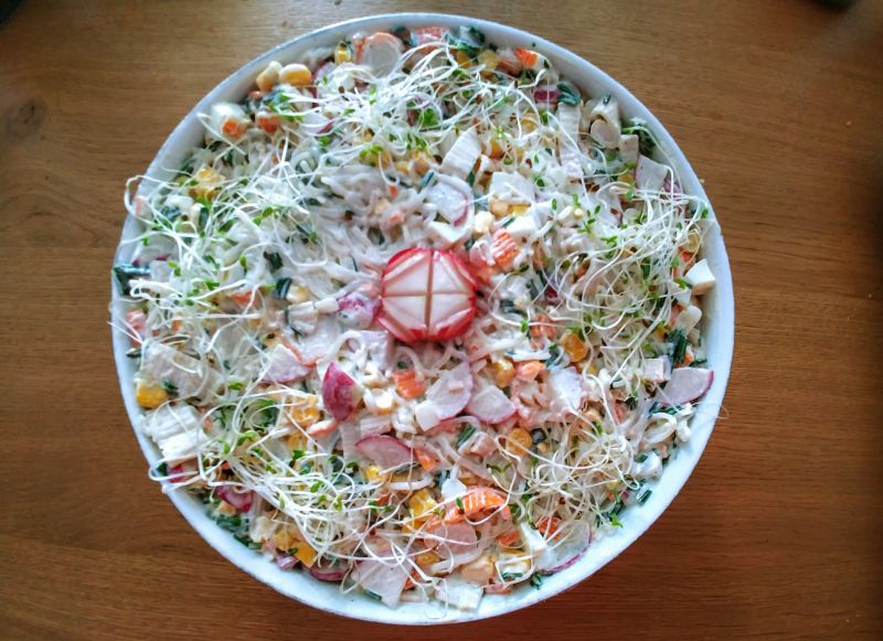 Sałatka z surimi i rzodkiewkami