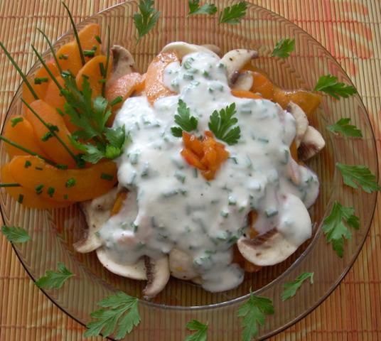 Sałatka z surowych pieczarek i moreli Sałatka z surowych pieczarek i moreli