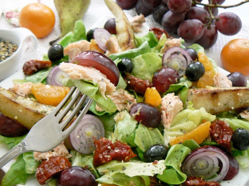 Sałatka z suszonymi kwiatkami 