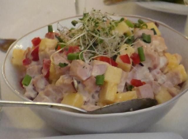 Sałatka z szynką Sałatka z szynką