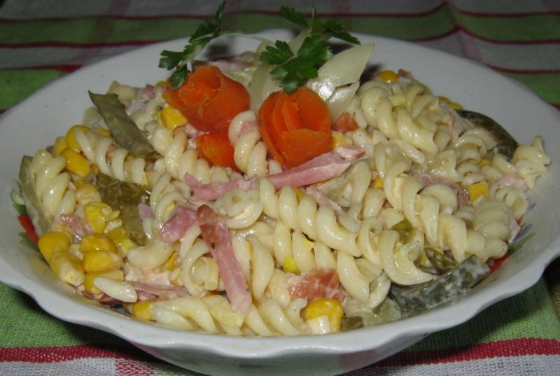 Sałatka z  szynką Sałatka z  szynką