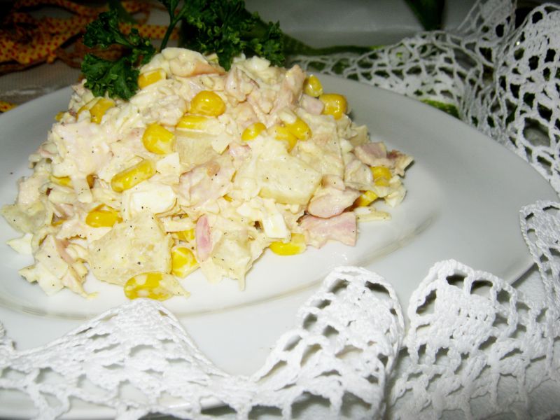 Sałatka z szynką i ananasem Sałatka z szynką i ananasem